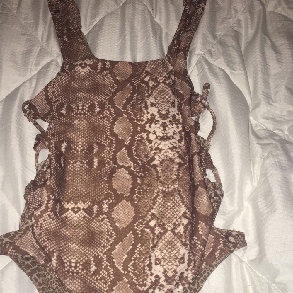 Acacia one piece